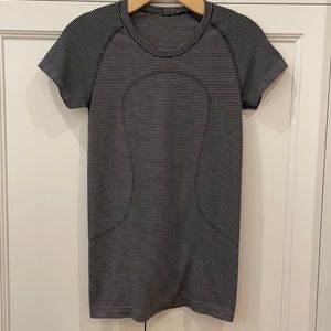 Beautiful Lululemon Swifty Black & White Striped Tee Shirt-EUC—6